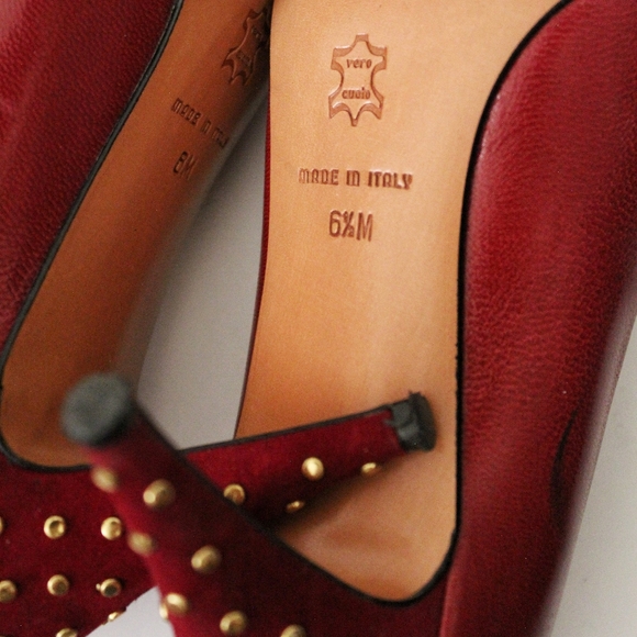 Red Heels - Picture 4 of 4